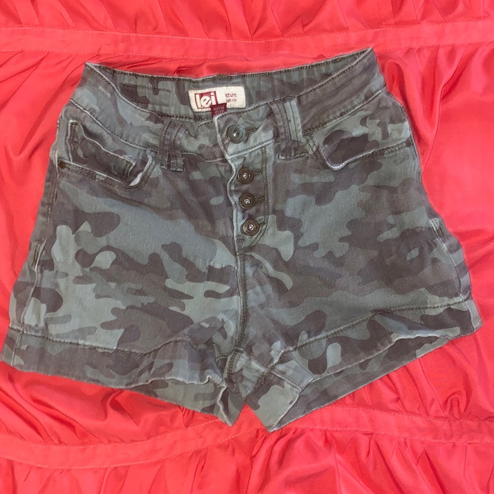 Camo high waisted shorts
